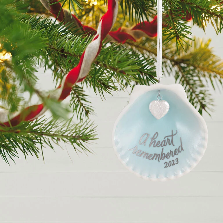 Hallmark A Heart Remembered 2023 Porcelain Ornament - Image 2